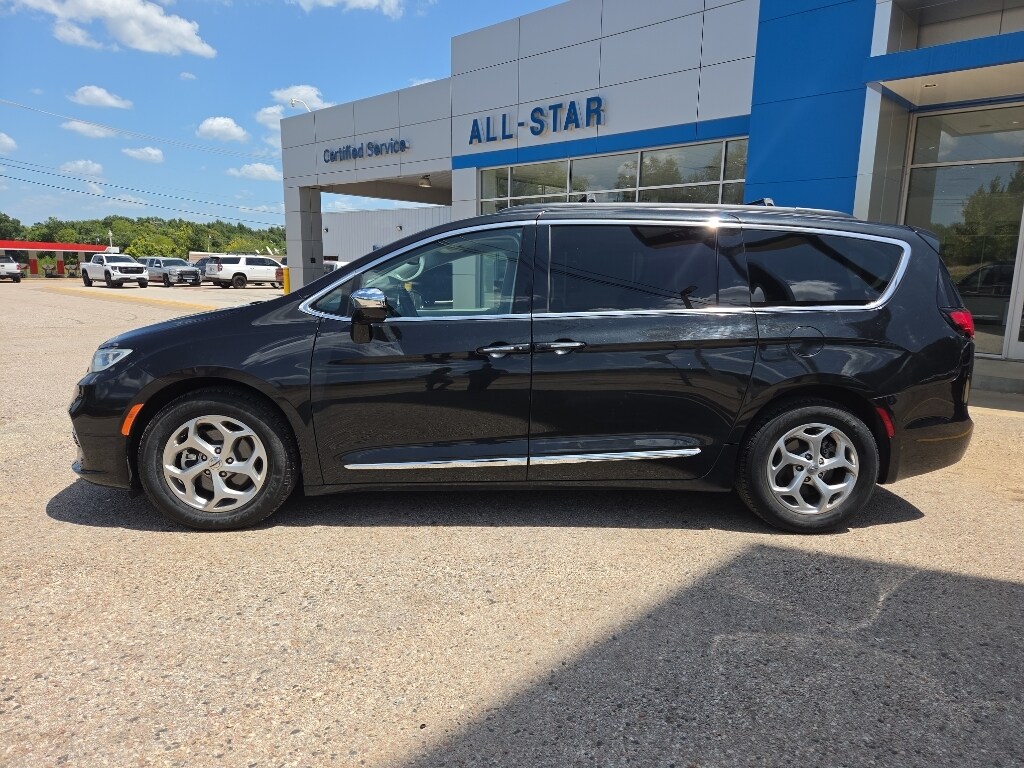 Used 2023 Chrysler Pacifica Limited