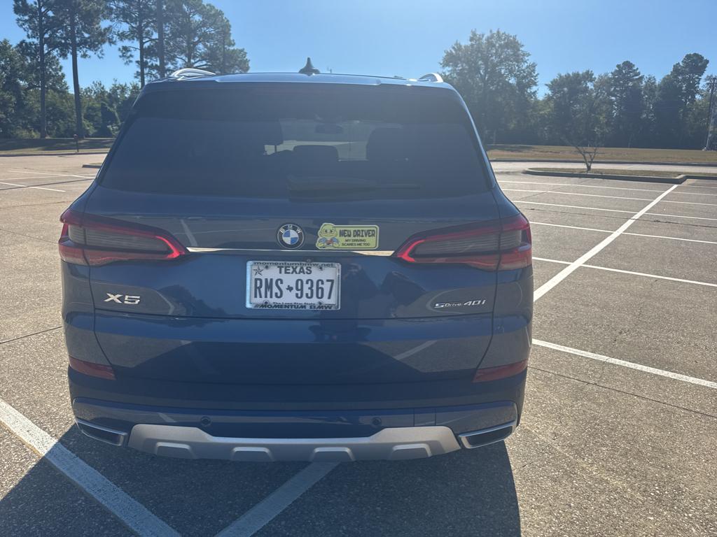 2021 Cadillac XT5 Premium Luxury photo 2