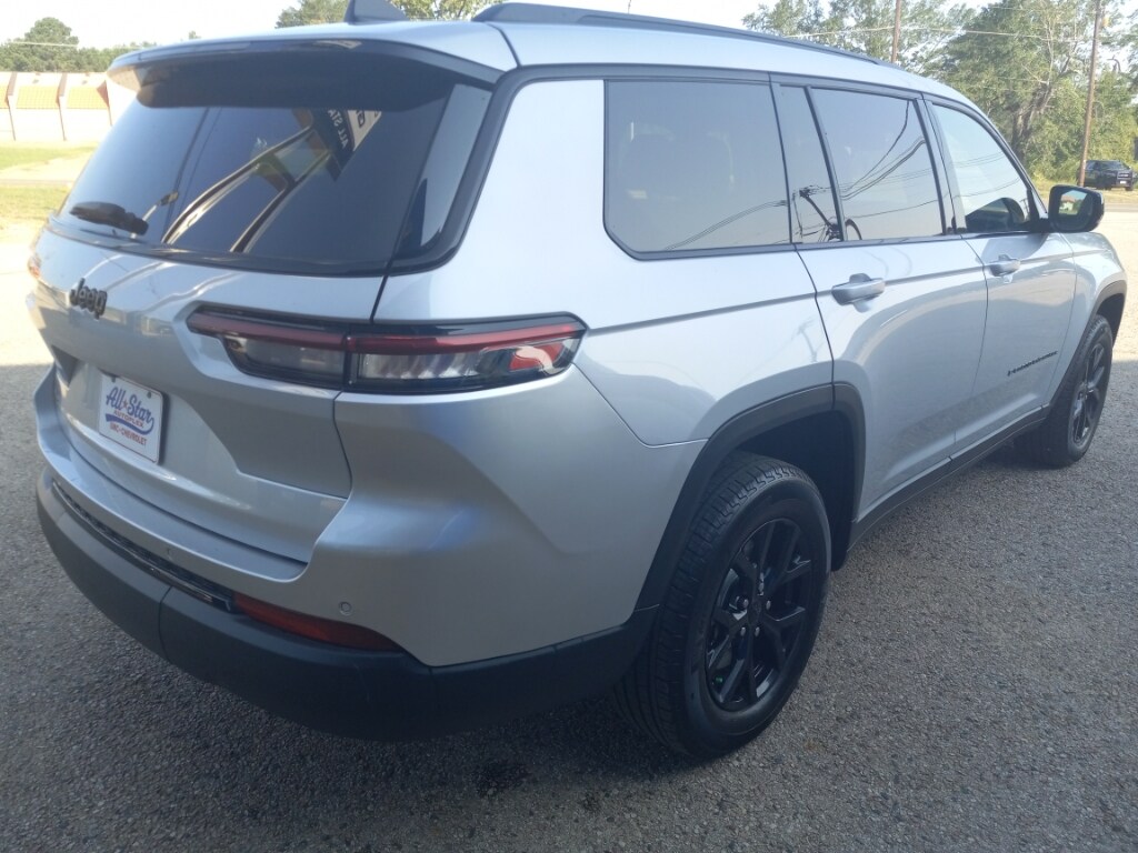 2024 Jeep Grand Cherokee Altitude photo 3