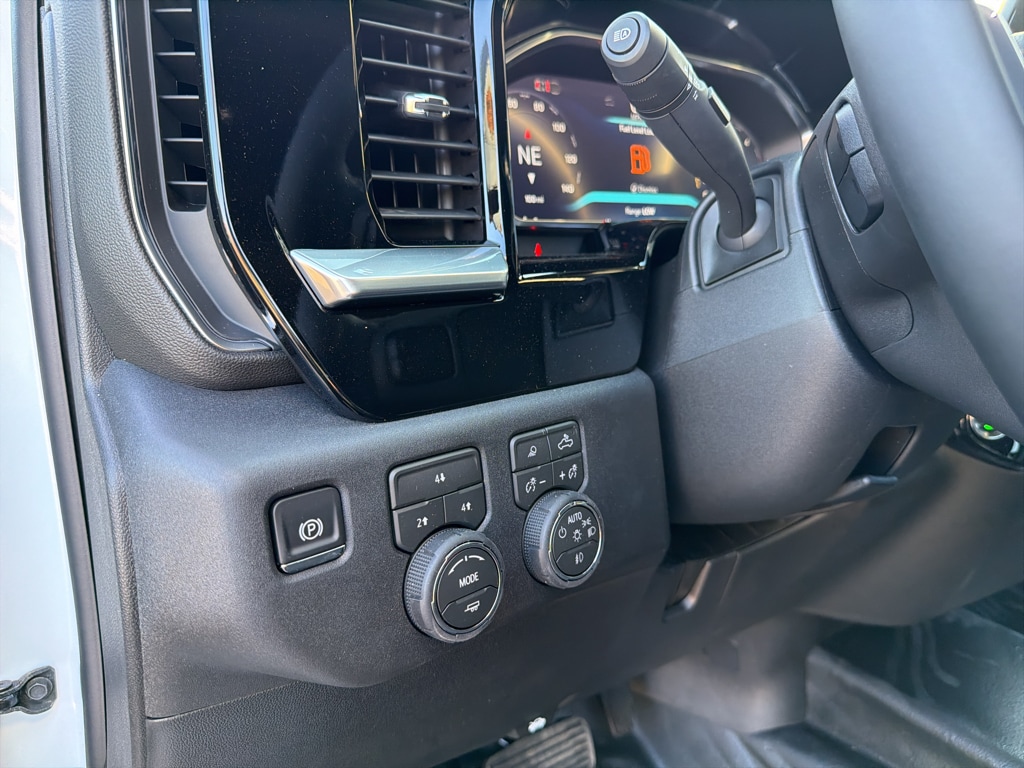 2026 Chevrolet Silverado 3500 HD LT - Photo 28
