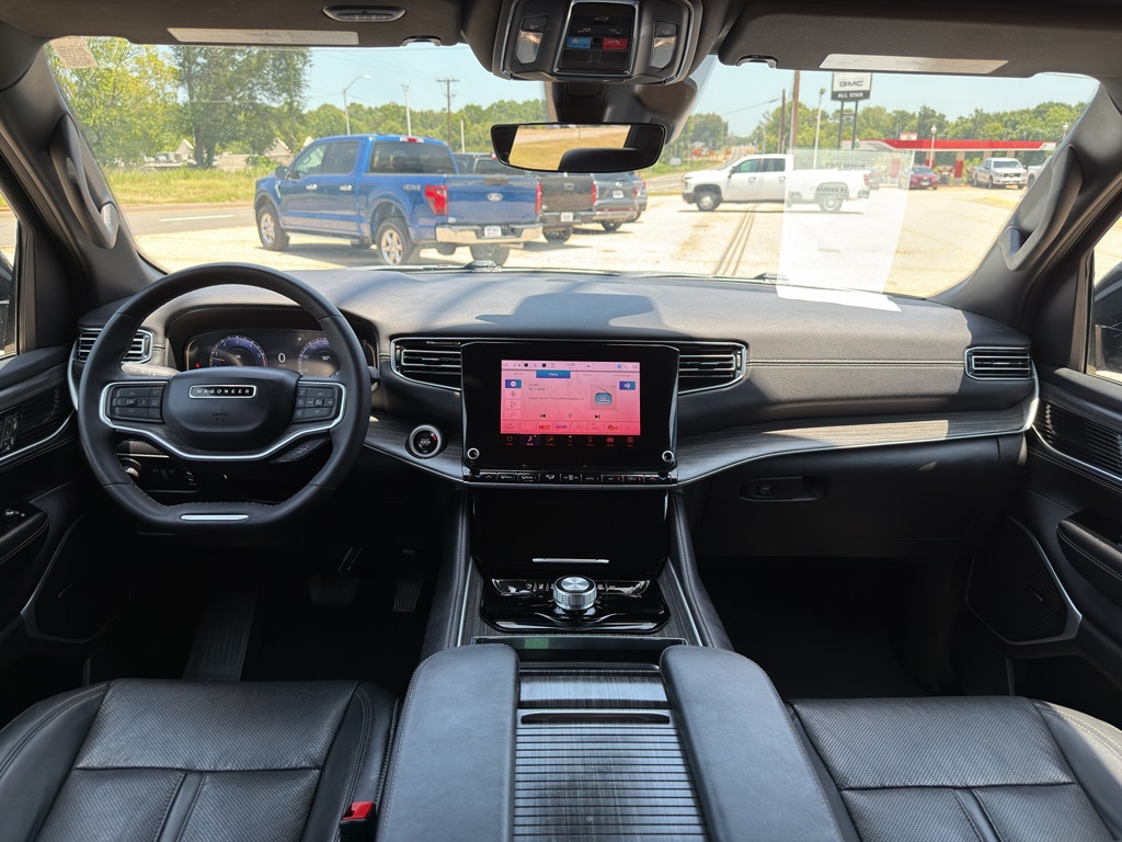 2024 Jeep Wagoneer L Series II - Photo 19