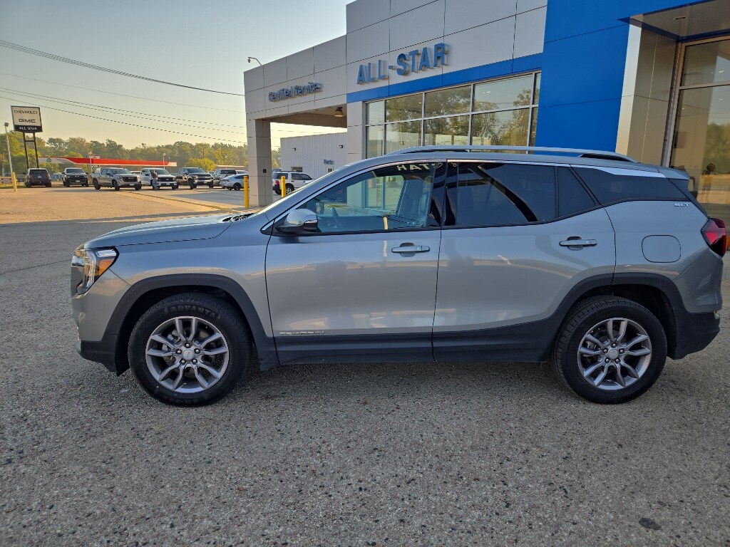 2024 Gmc Terrain SLT photo 2