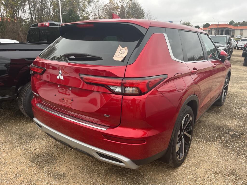 Used 2024 Mitsubishi Outlander SE