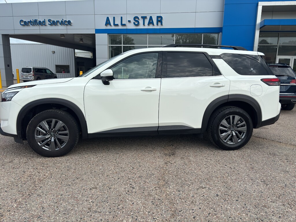 Used 2024 Nissan Pathfinder SV