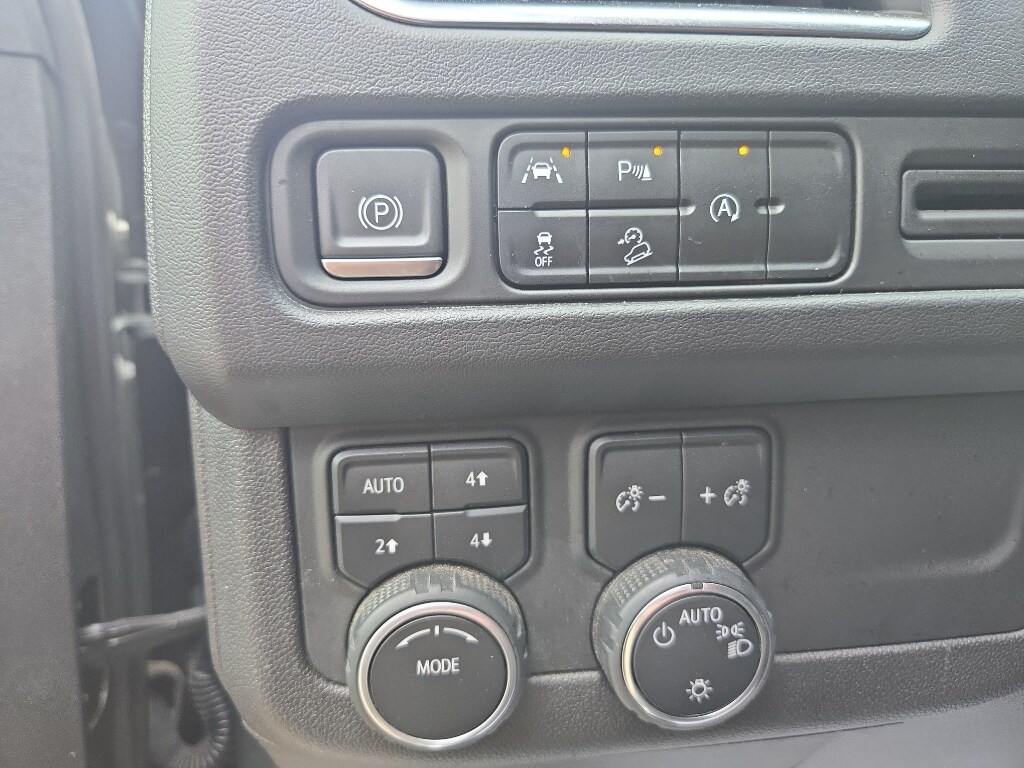 2023 Chevrolet Suburban Premier - Photo 29
