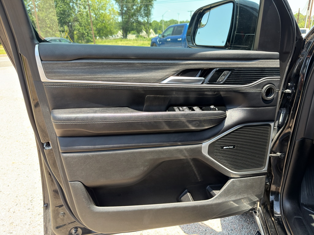 2024 Jeep Wagoneer L Series II - Photo 23