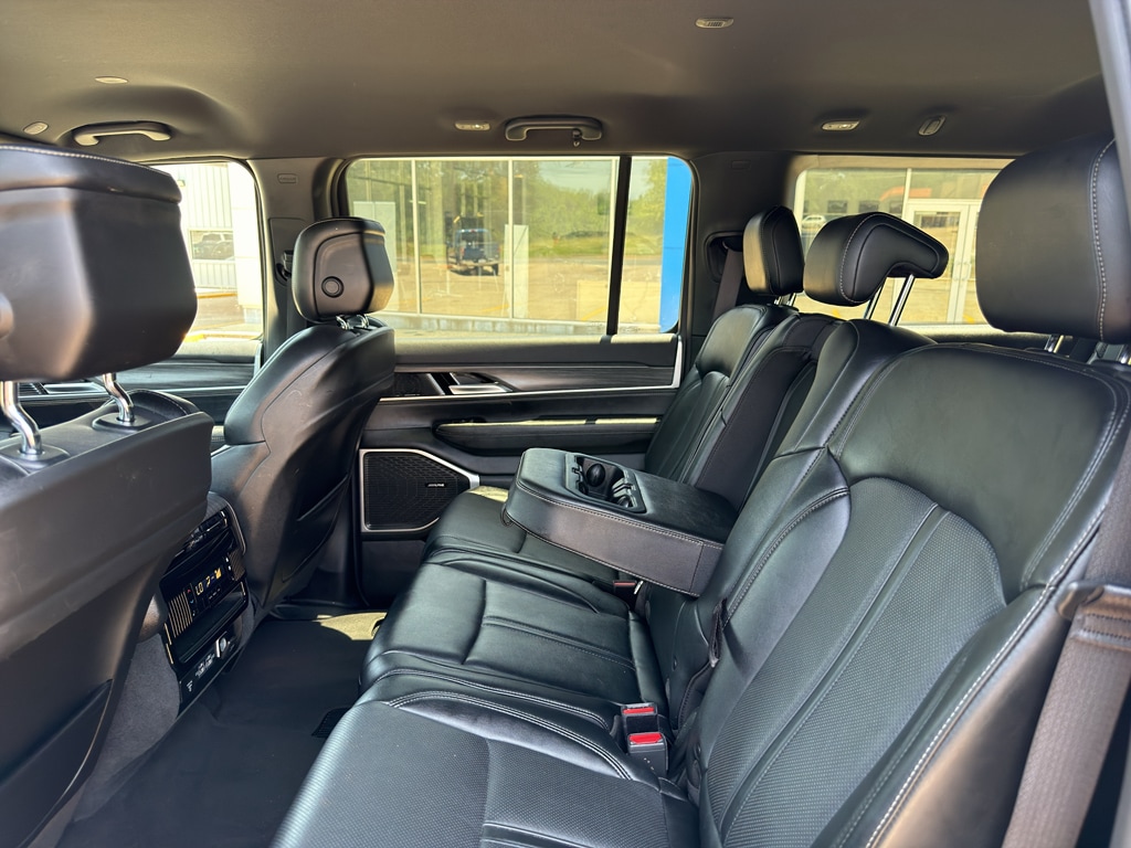 2024 Jeep Wagoneer L Series II - Photo 6