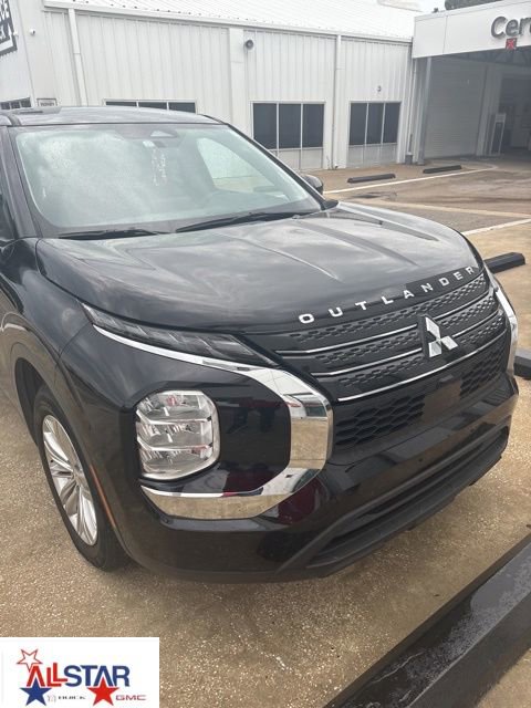 2022 Mitsubishi Outlander ES FWD's photo