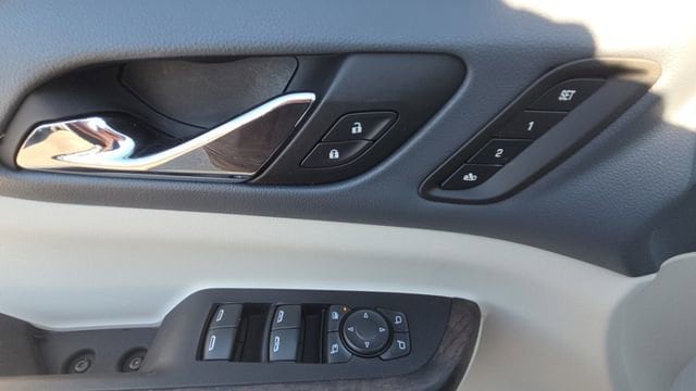 2023 GMC Acadia Denali - Photo 25