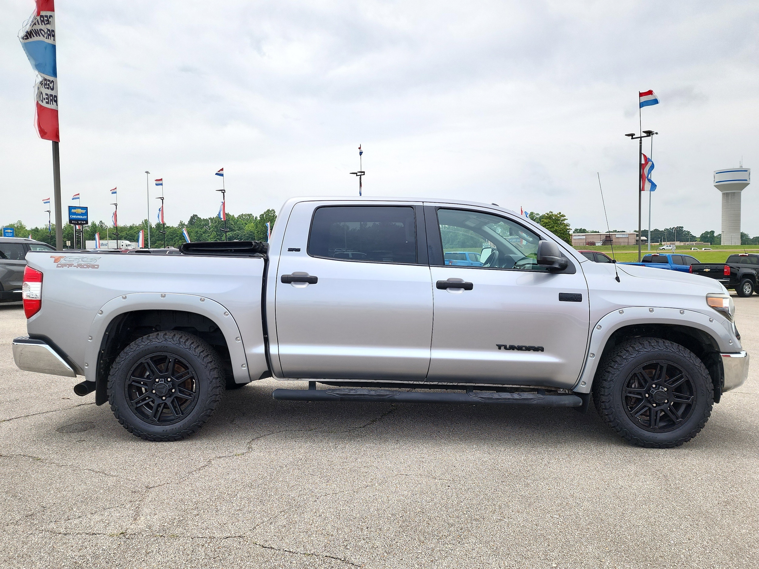 Used 2019 Toyota Tundra SR5 with VIN 5TFDW5F17KX838260 for sale in Olive Branch, MS