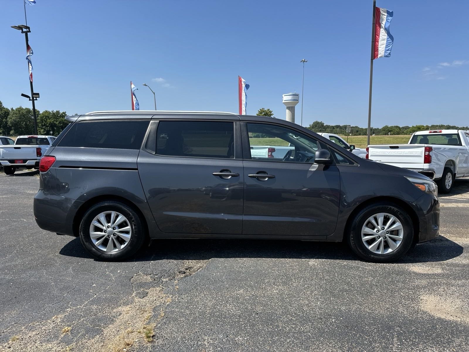 Used 2016 Kia Sedona LX with VIN KNDMB5C15G6146110 for sale in Olive Branch, MS