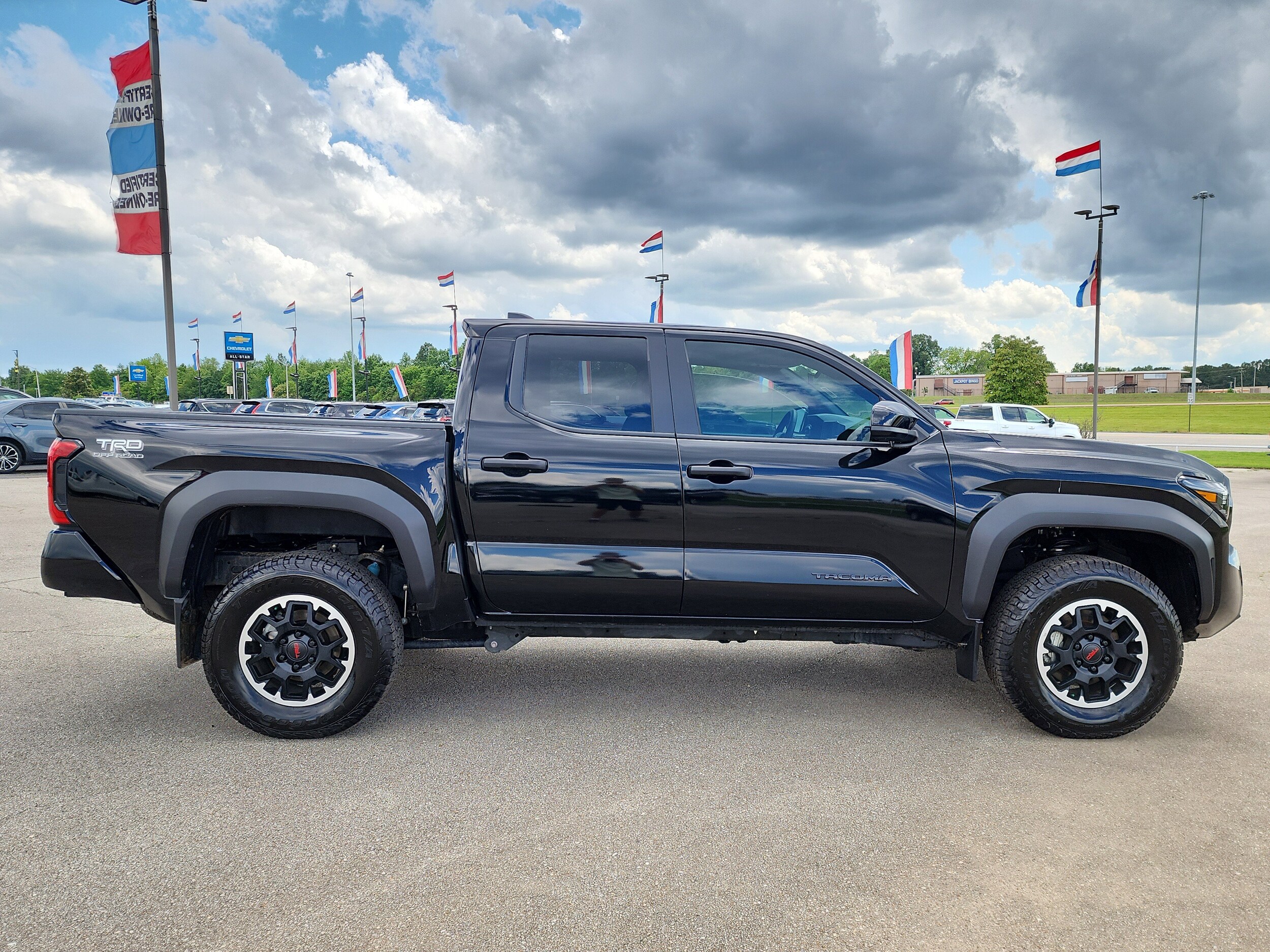 Used 2024 Toyota Tacoma TRD Off Road with VIN 3TMLB5JN3RM011082 for sale in Olive Branch, MS
