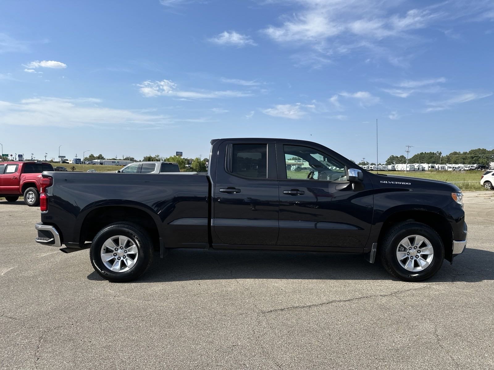 Used 2022 Chevrolet Silverado 1500 LT with VIN 1GCRACEKXNZ520080 for sale in Olive Branch, MS