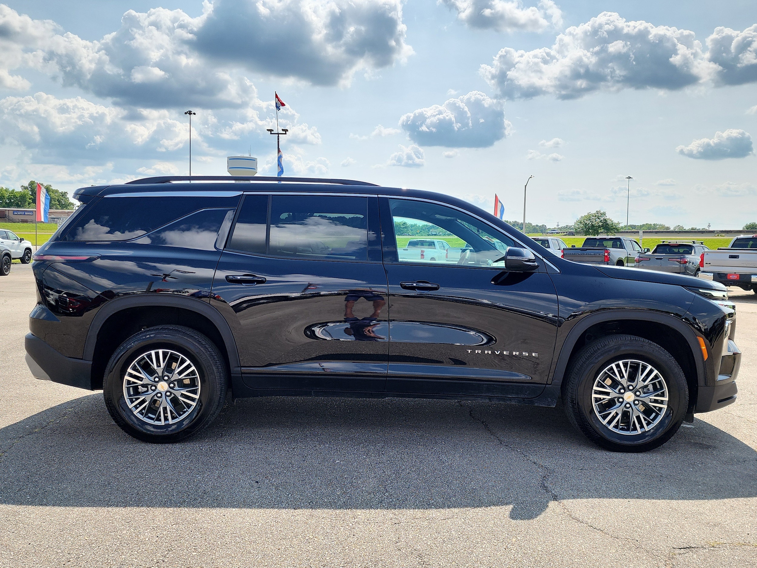 Used 2025 Chevrolet Traverse LT with VIN 1GNERGRS5SJ145645 for sale in Olive Branch, MS