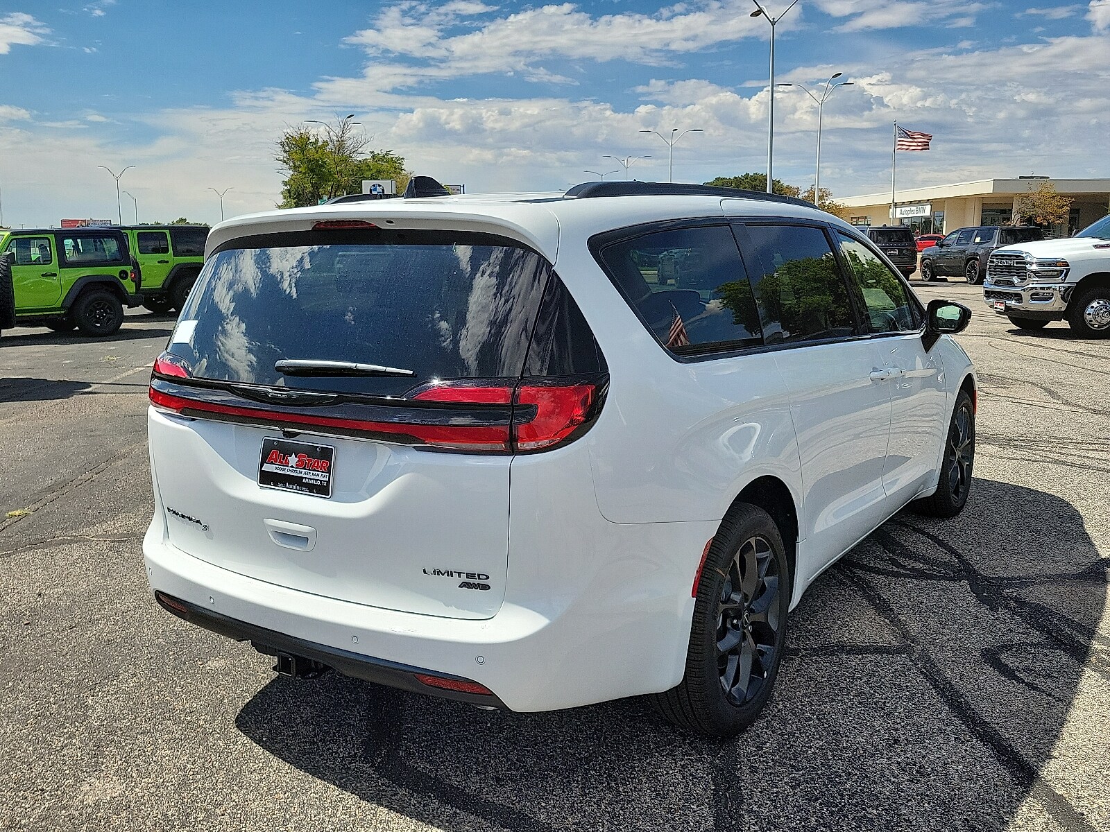 2026 Chrysler Pacifica Limited photo 4