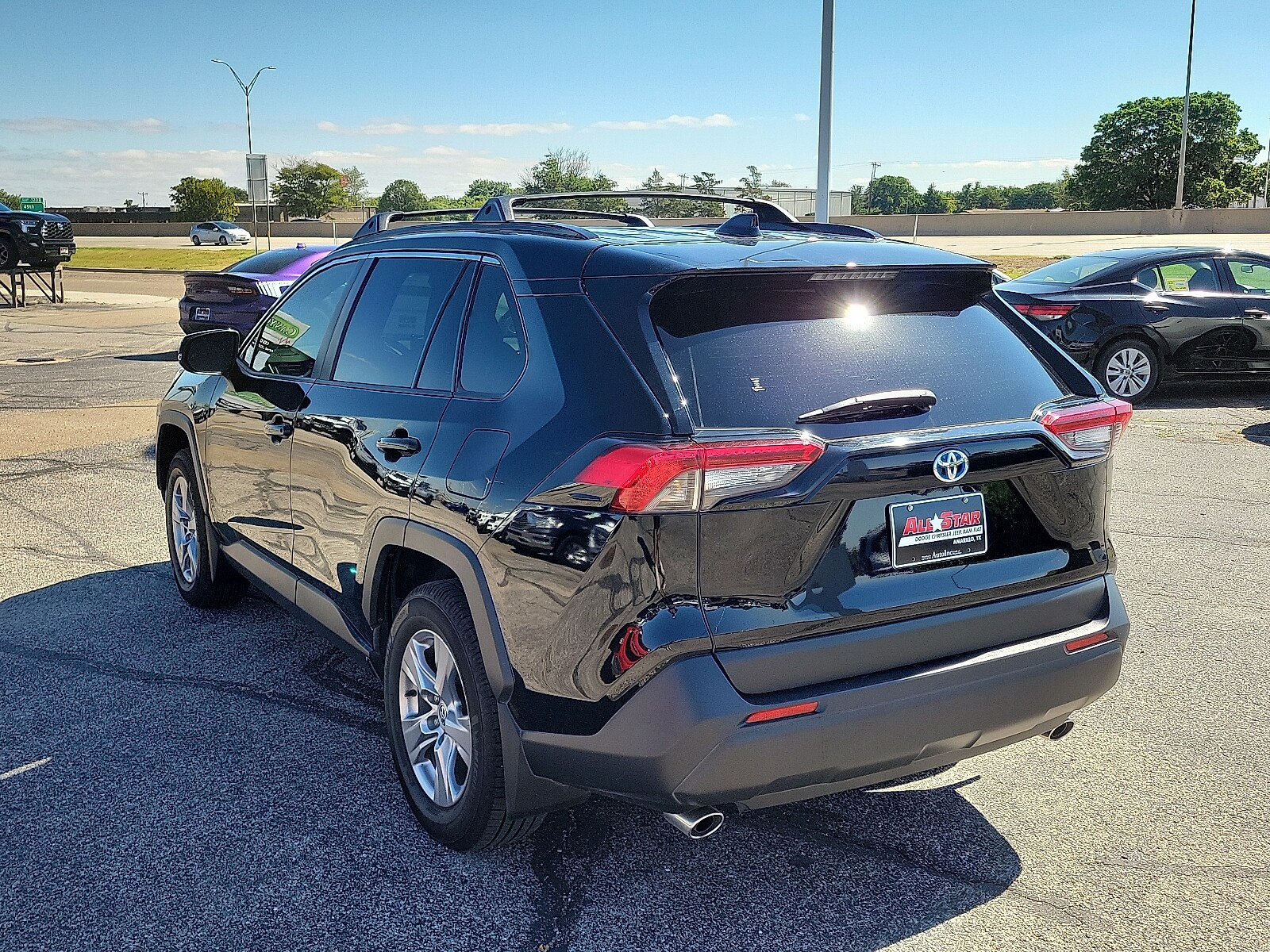 2022 Toyota RAV4 Hybrid XLE photo 2