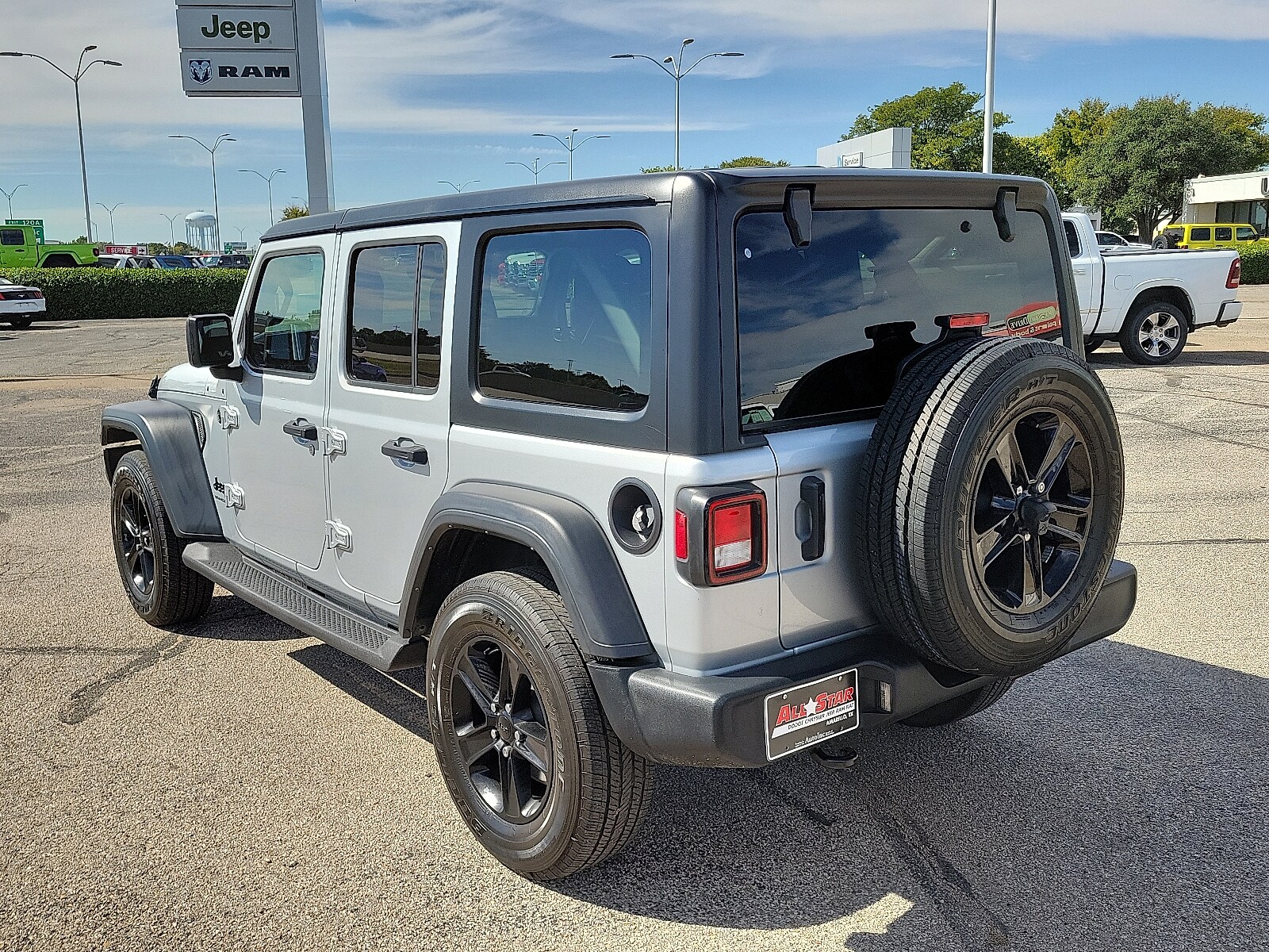2023 Jeep Wrangler Sport Altitude photo 2