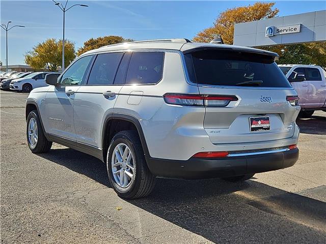 2024 Jeep Grand Cherokee Laredo photo 2