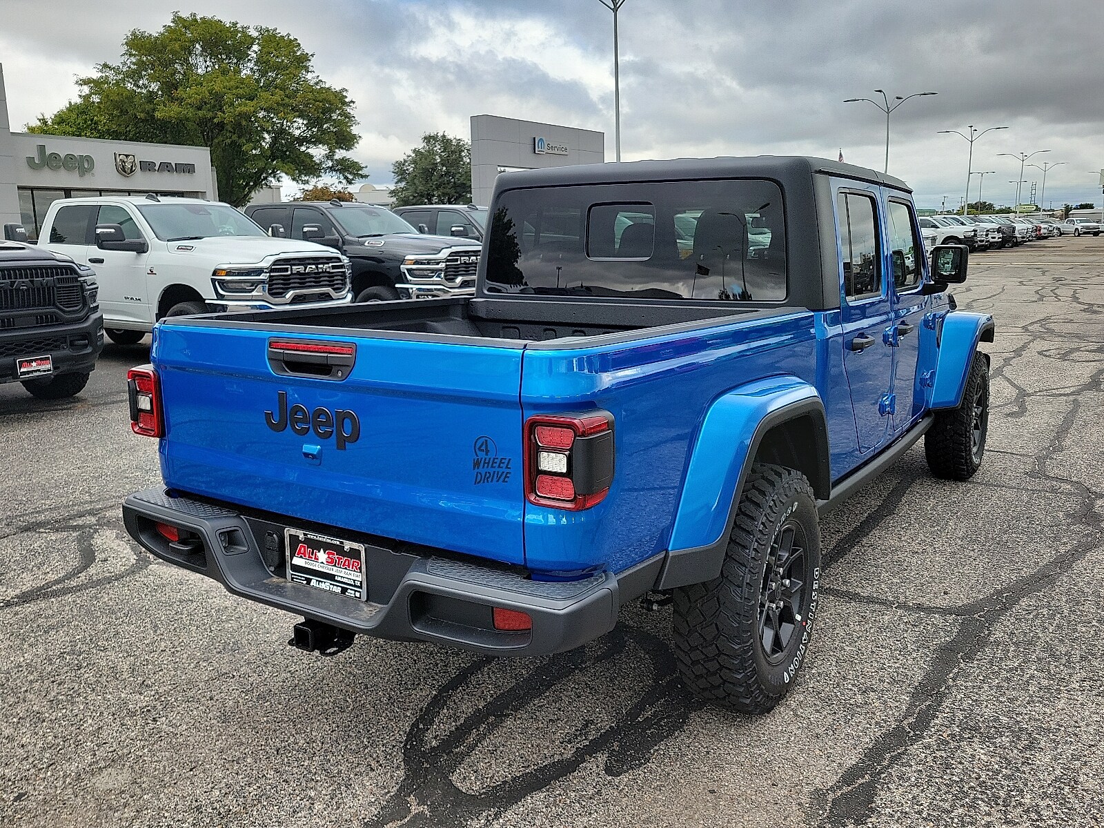 2025 Jeep Gladiator Willys photo 4