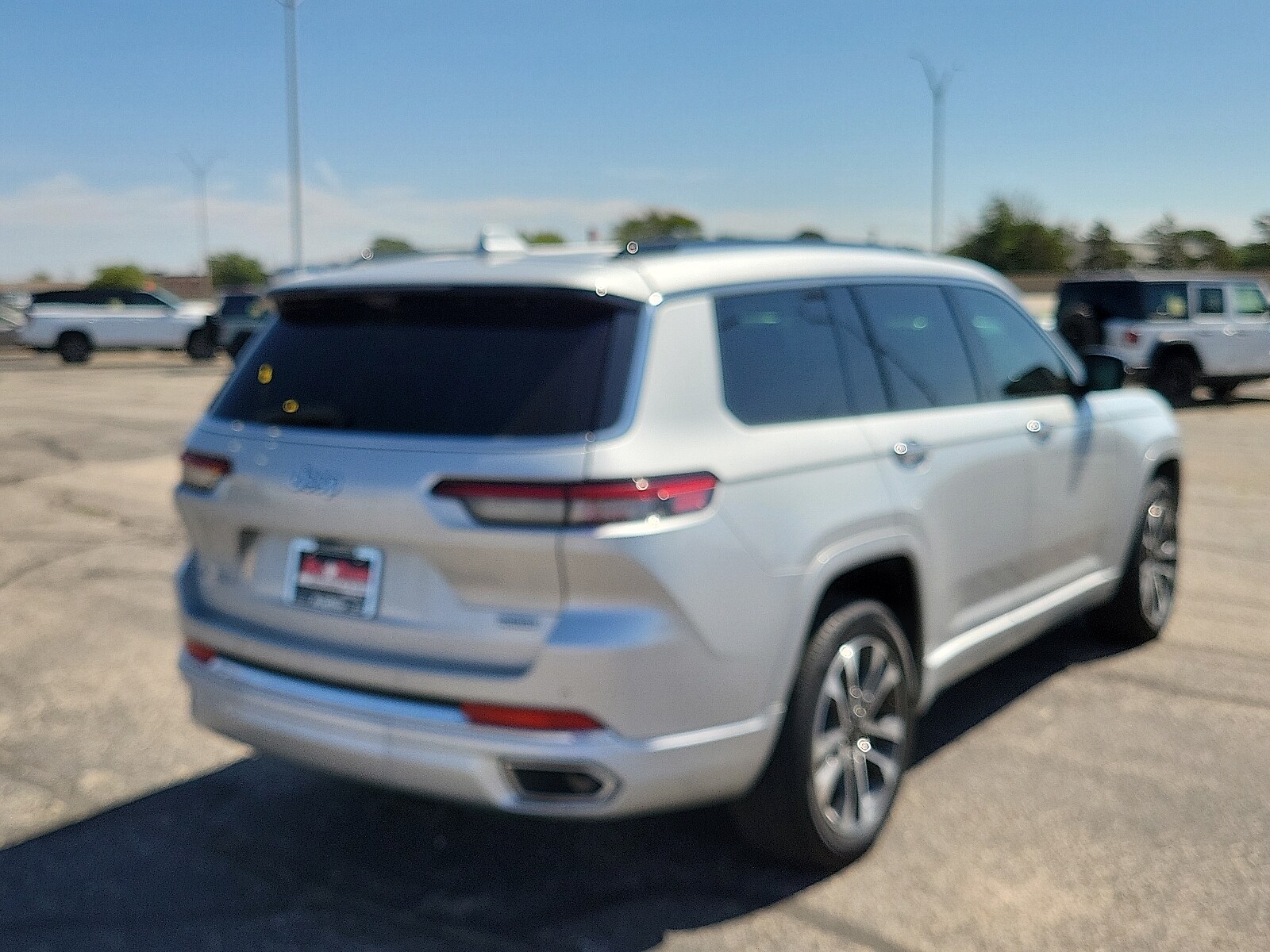 2021 Jeep Grand Cherokee Overland photo 3