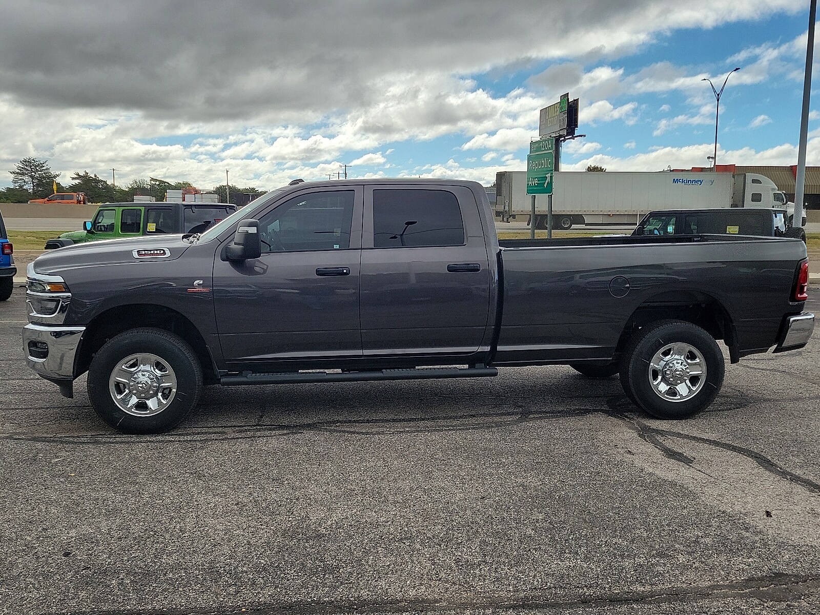 2025 Ram 3500 Tradesman photo 2