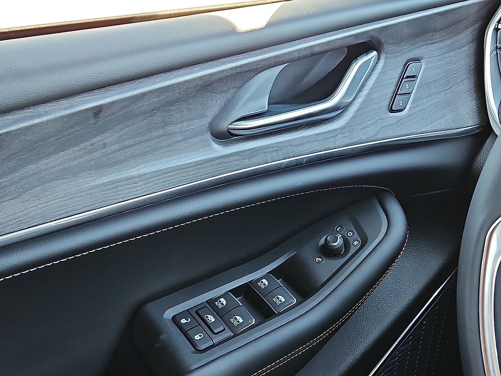 2025 Jeep Grand Cherokee L Overland - Photo 15