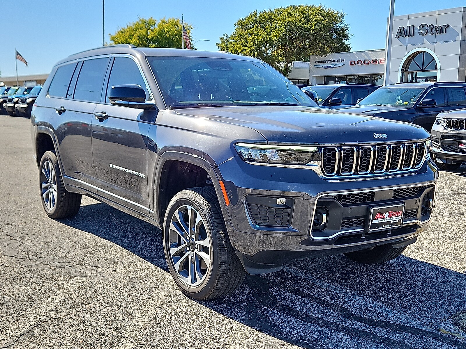 2025 Jeep Grand Cherokee Overland photo 3