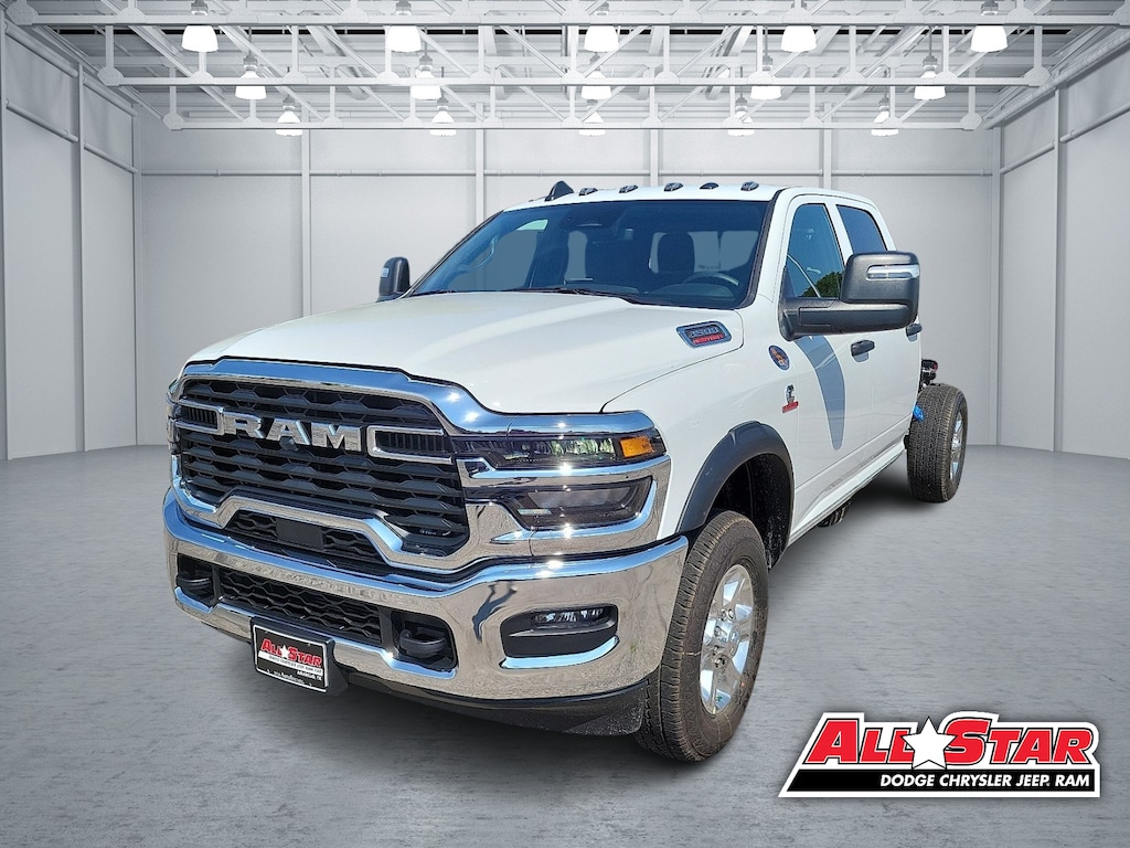 New 2025 Ram 3500 Chassis Cab 3500 TRADESMAN CREW CAB CHASSIS 4X4 60' CA Pickup