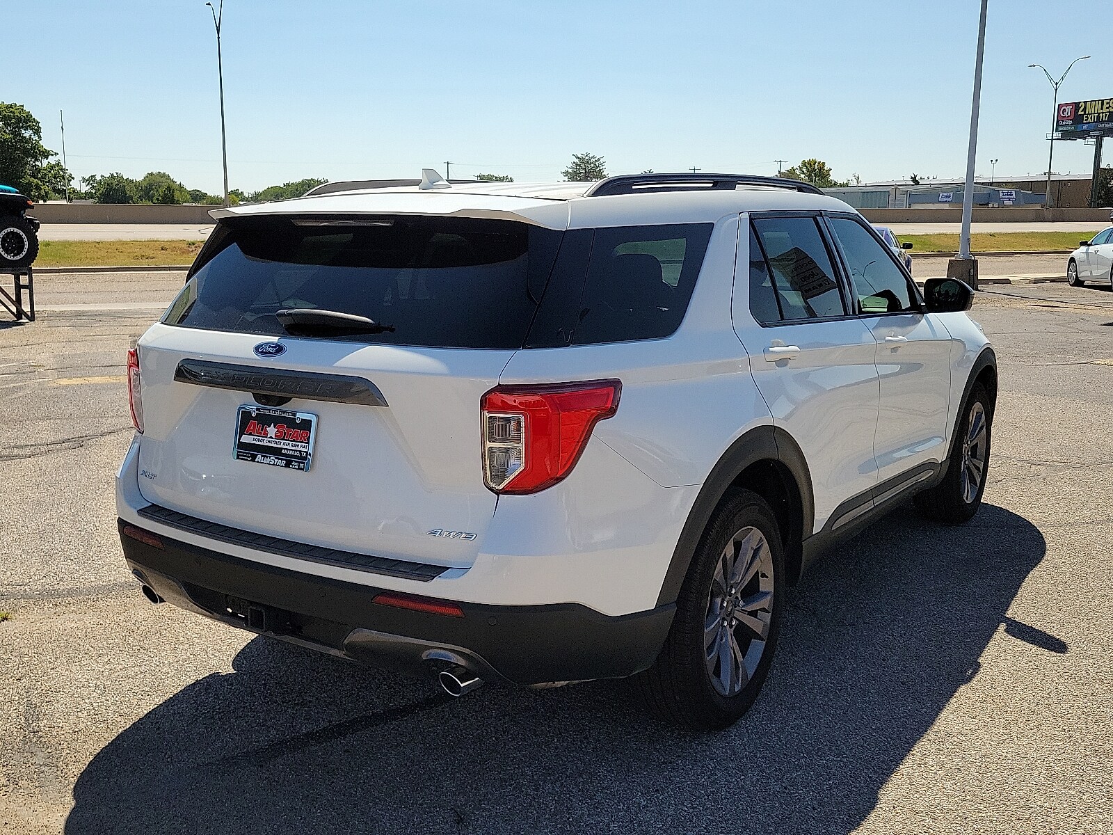 2023 Ford Explorer XLT photo 4