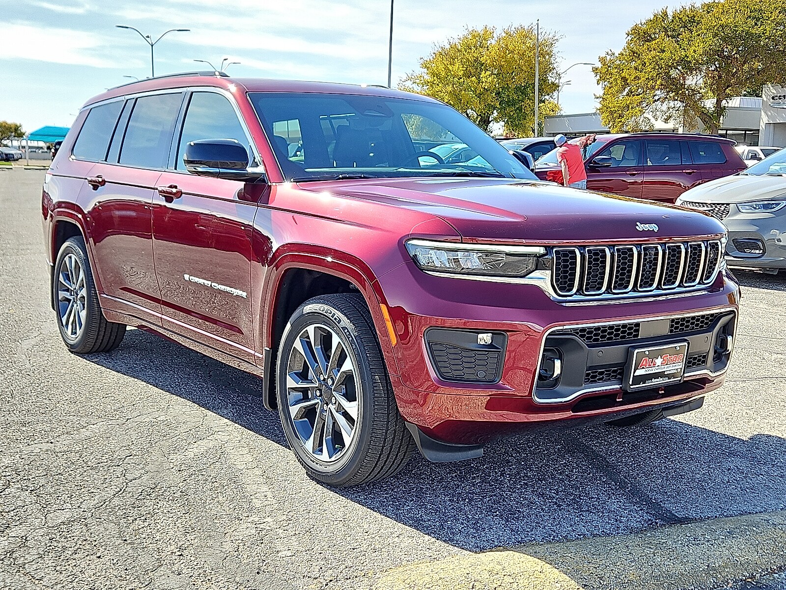 2025 Jeep Grand Cherokee Overland photo 4