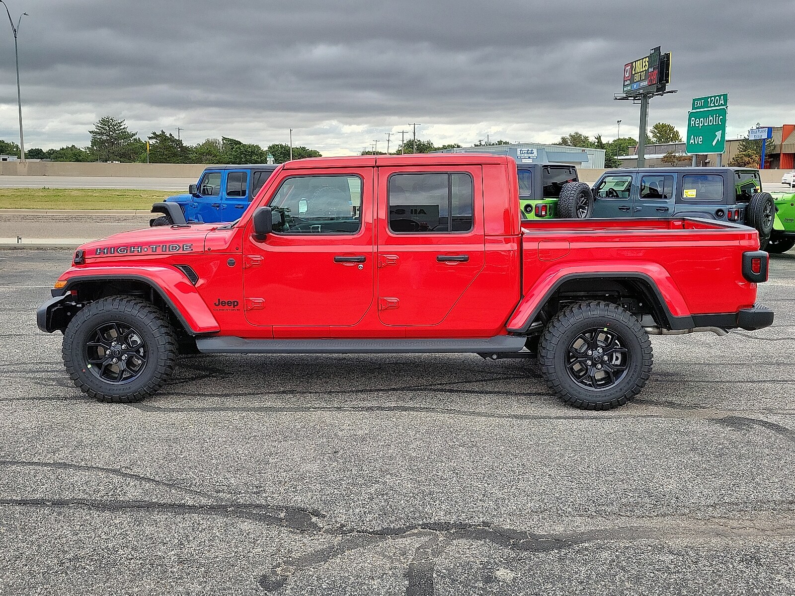 2025 Jeep Gladiator Sport photo 2