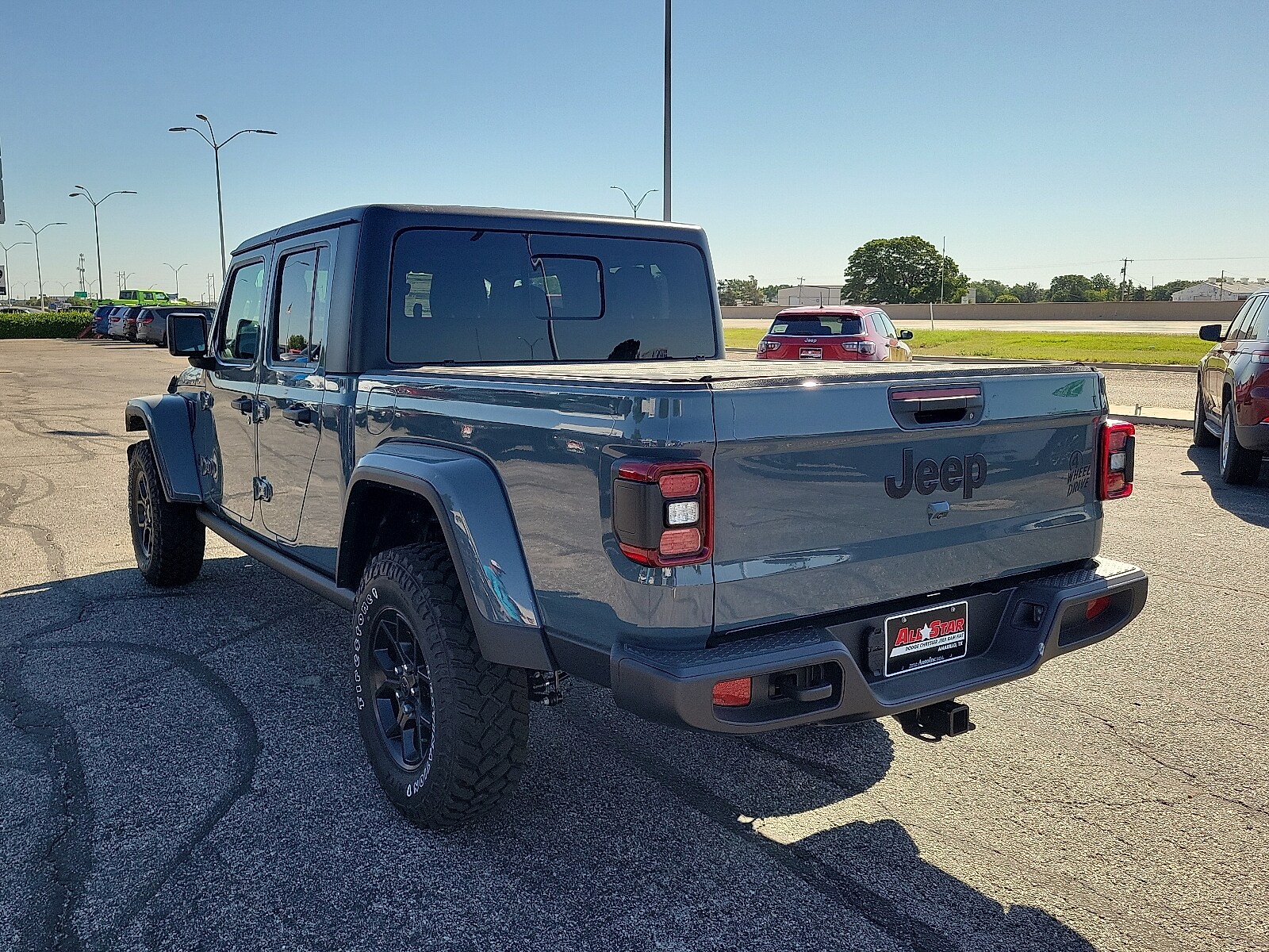2025 Jeep Gladiator Willys photo 3