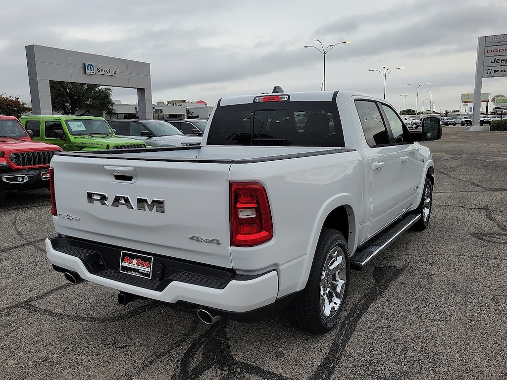 New 2026 Ram 1500 LONE STAR CREW CAB 4X4 5'7 BOX Pickup