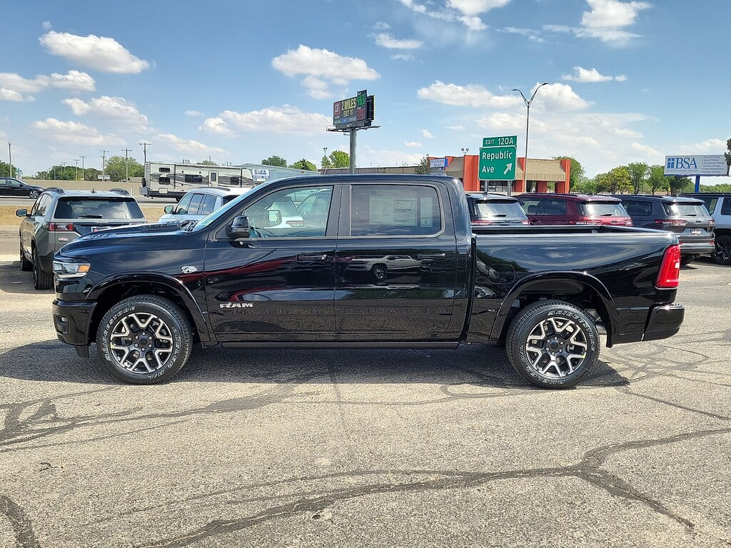 New 2026 Ram 1500 LARAMIE CREW CAB 4X4 5'7 BOX Pickup