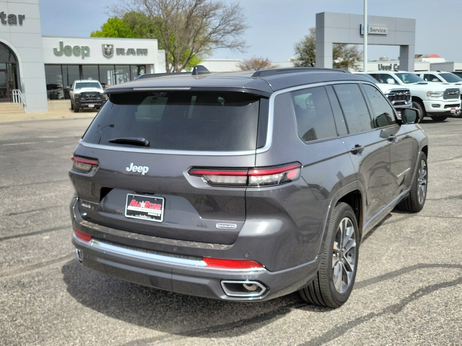 2025 Jeep Grand Cherokee Overland photo 3