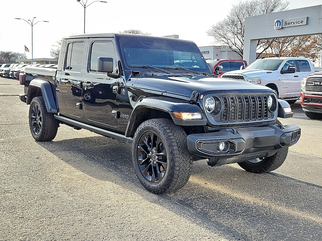 Used 2024 Jeep Gladiator Sport 4x4 Crew Cab 5 ft. box