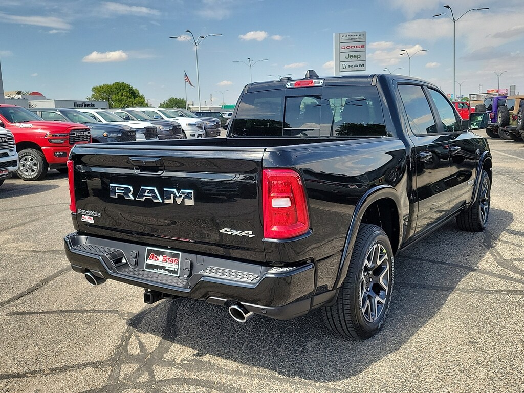 New 2026 Ram 1500 LARAMIE CREW CAB 4X4 5'7 BOX Pickup