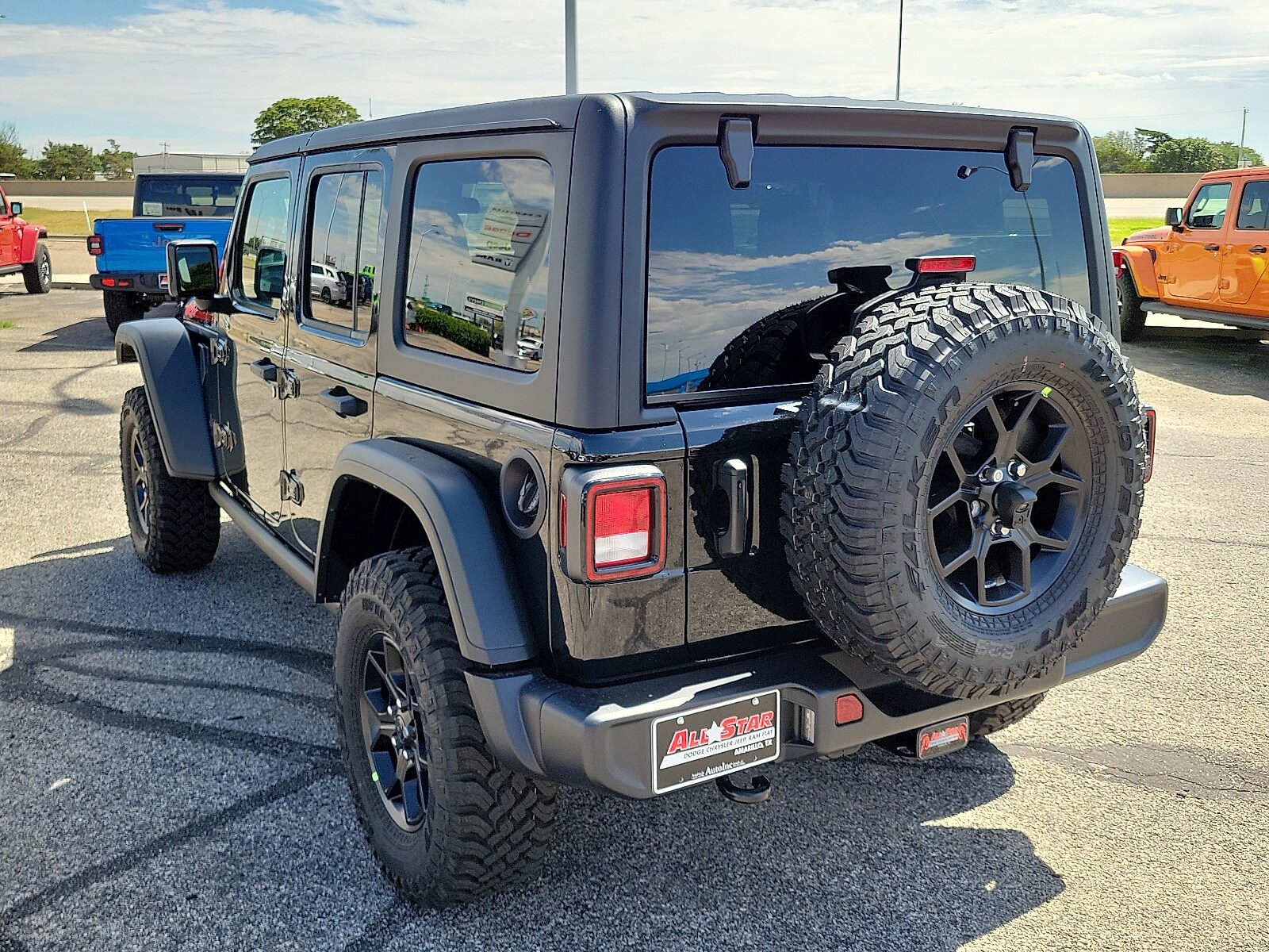 2025 Jeep Wrangler Willys photo 3