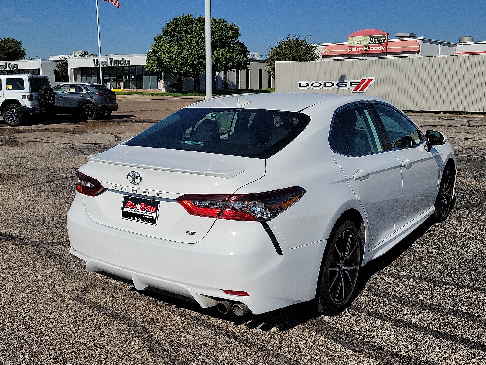 2023 Toyota Camry SE photo 4