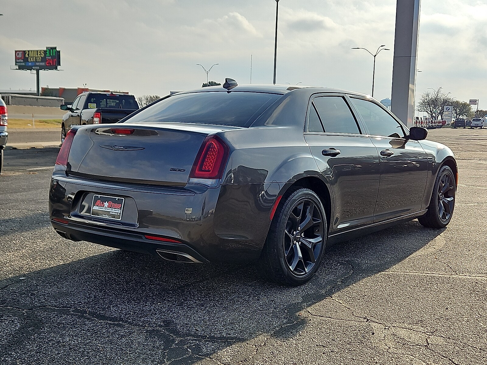 2022 Chrysler 300 Touring photo 3