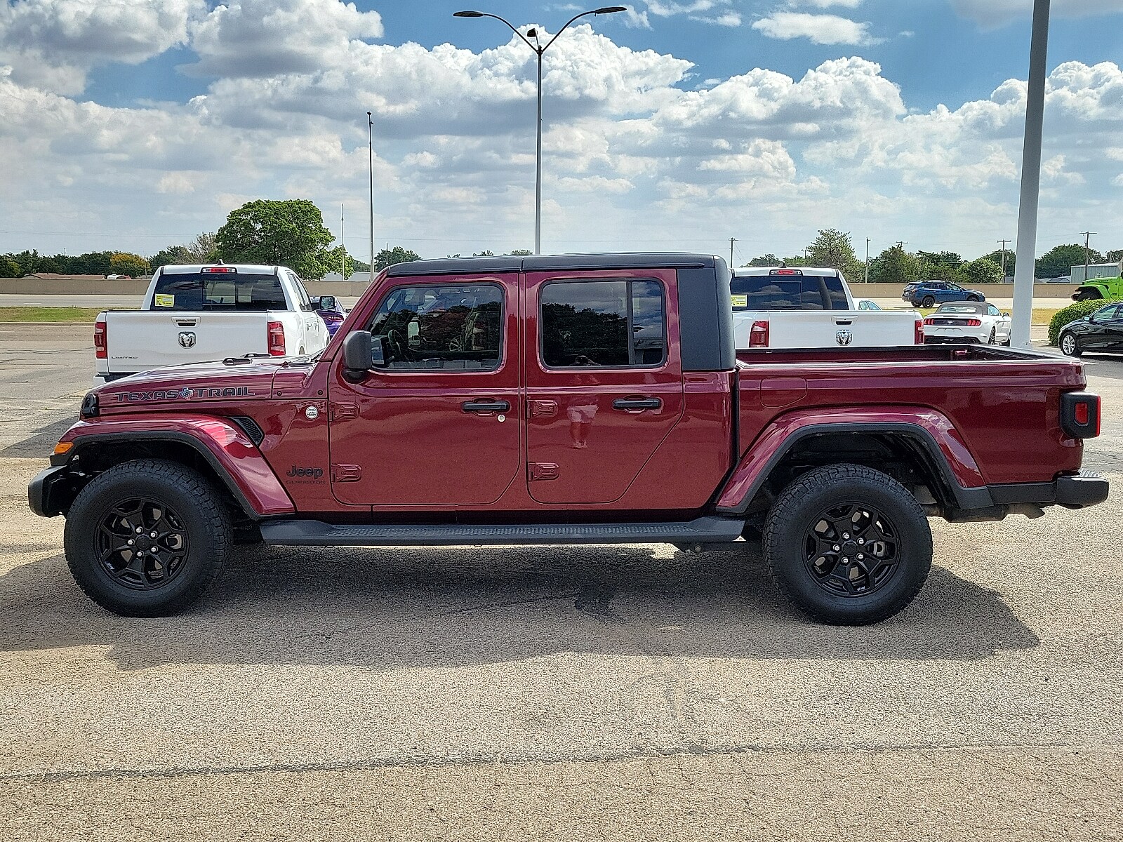 2021 Jeep Gladiator Sport S photo 2