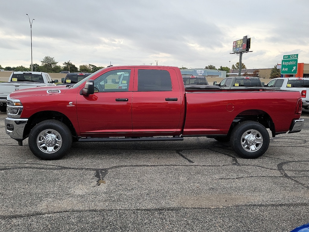 New 2026 Ram 2500 TRADESMAN CREW CAB 4X4 8' BOX Pickup