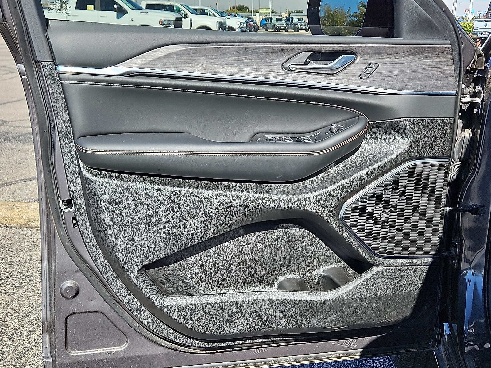 2025 Jeep Grand Cherokee L Overland - Photo 14