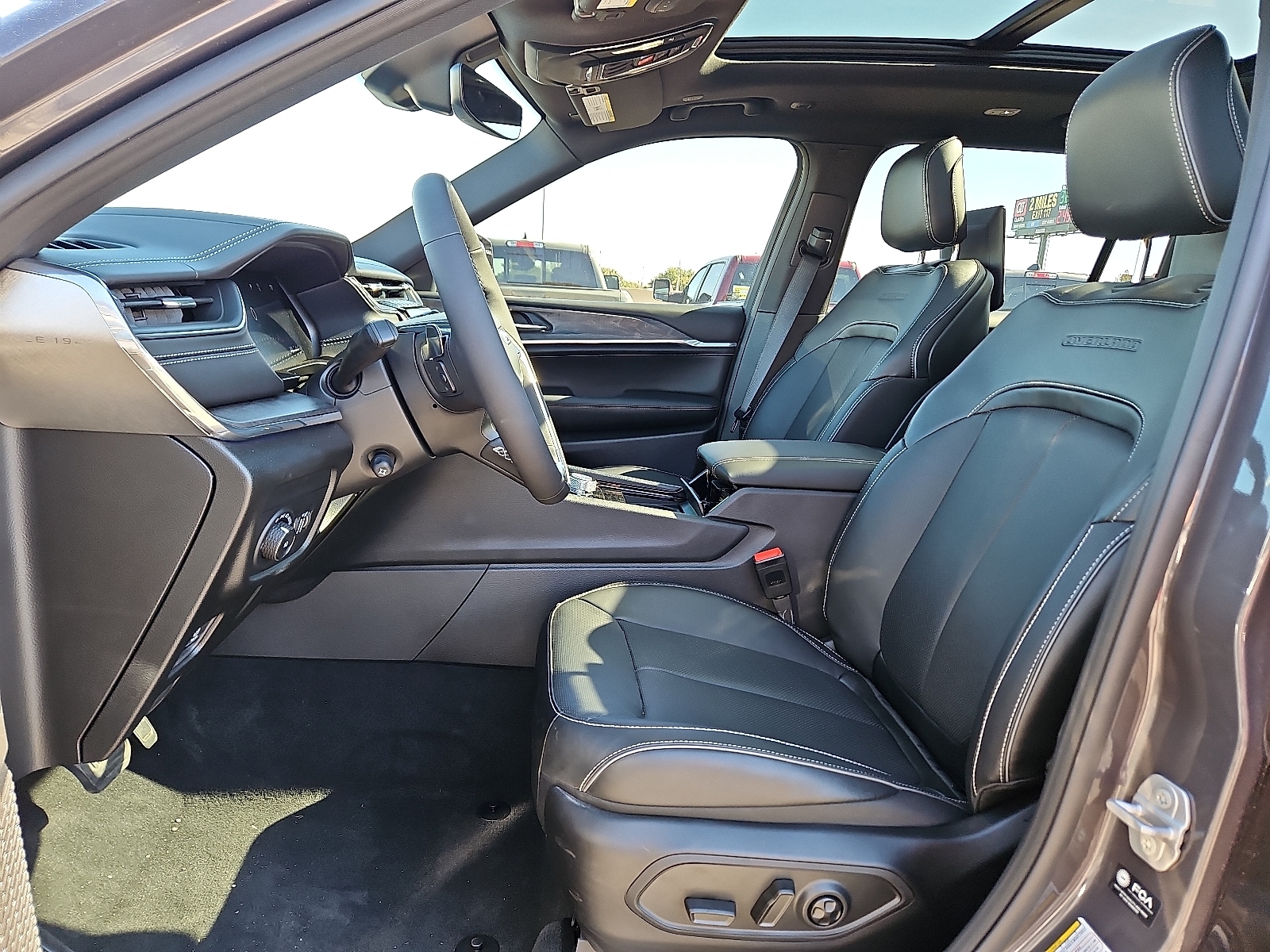 2025 Jeep Grand Cherokee L Overland - Photo 12