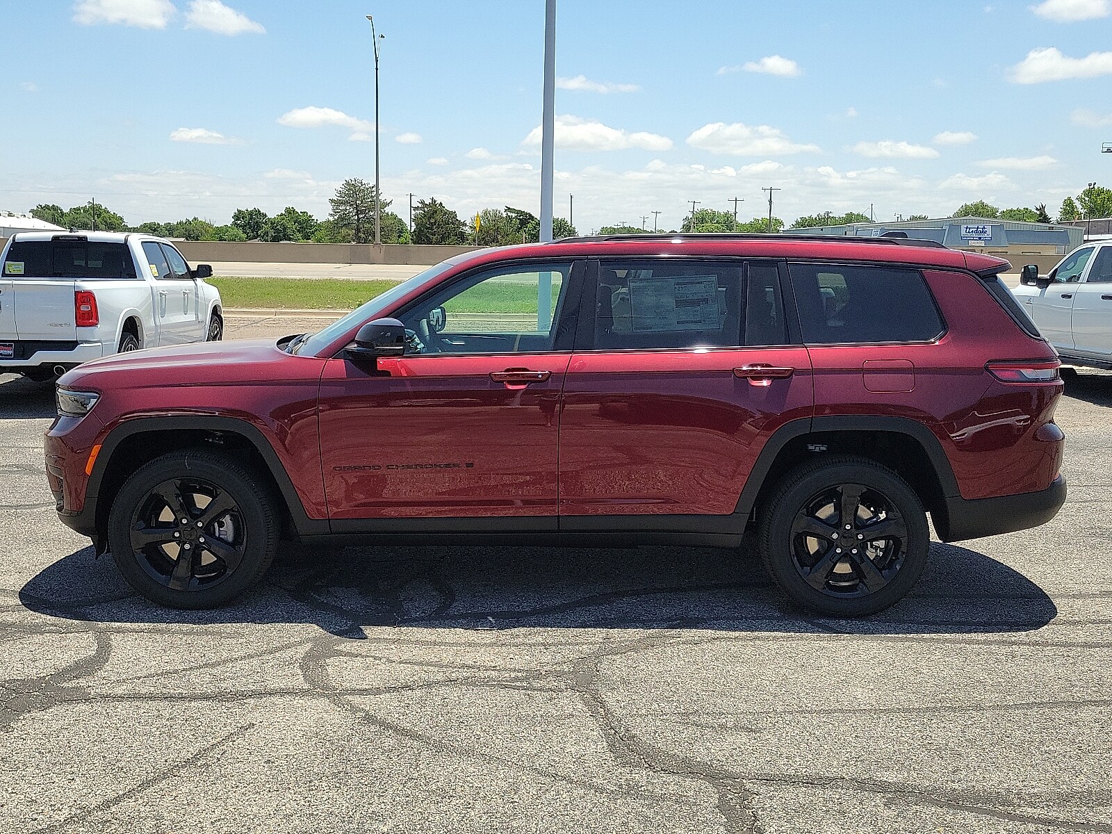 2025 Jeep Grand Cherokee Altitude photo 2