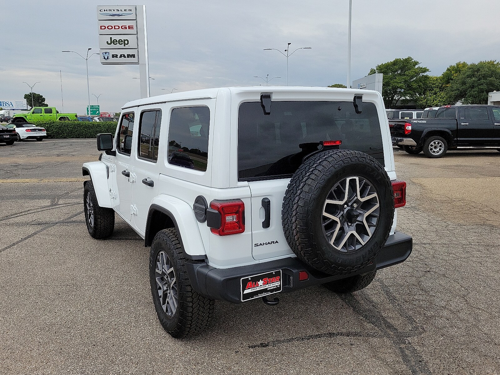 2025 Jeep Wrangler Sahara photo 3