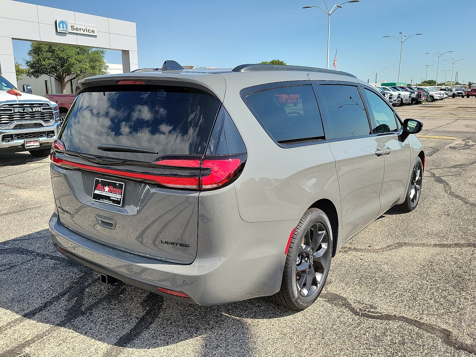 2025 Chrysler Pacifica Limited photo 4
