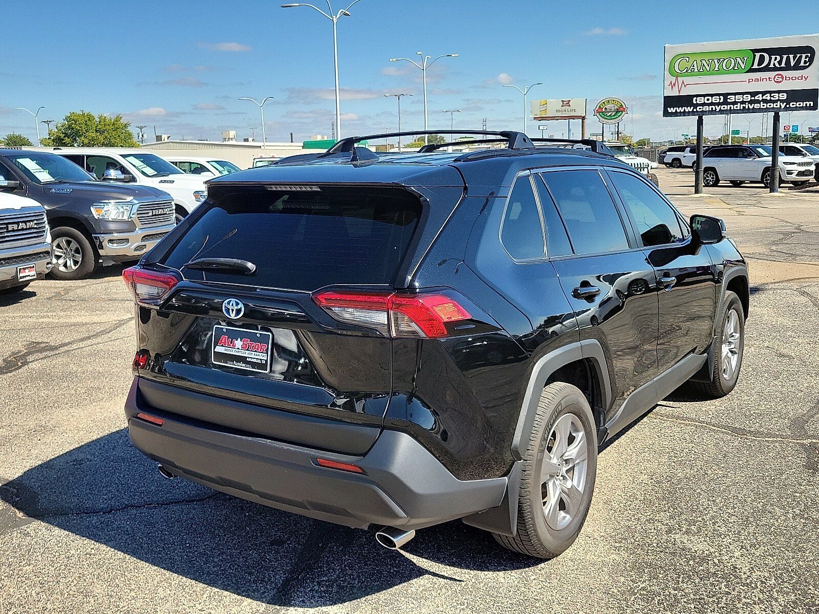 2022 Toyota RAV4 Hybrid XLE photo 3