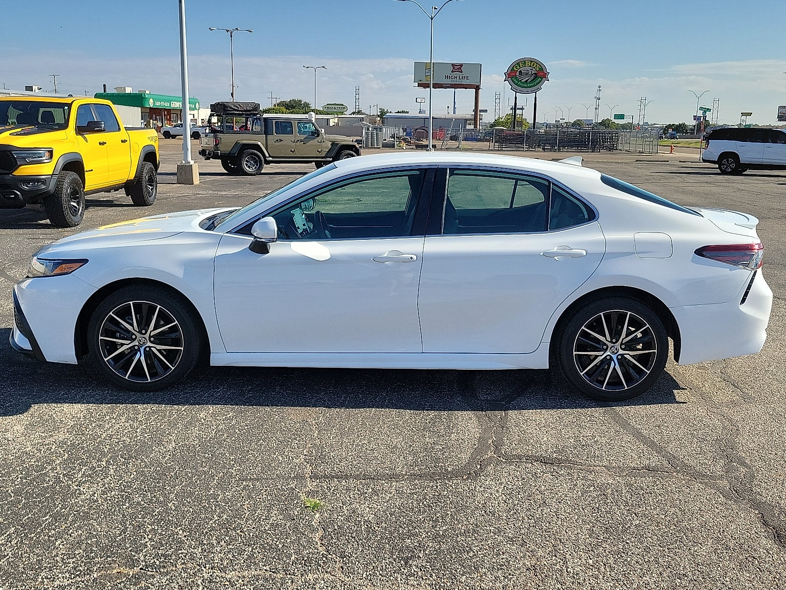2023 Toyota Camry SE photo 2
