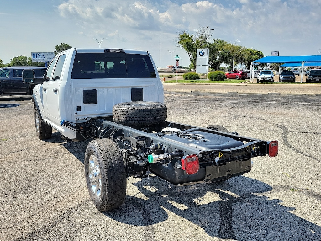 New 2025 Ram 3500 Chassis Cab 3500 TRADESMAN CREW CAB CHASSIS 4X4 60' CA Pickup